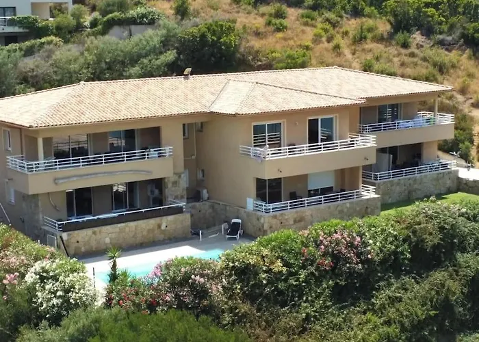 Grand T4 - Piscine - Vue Feerique *